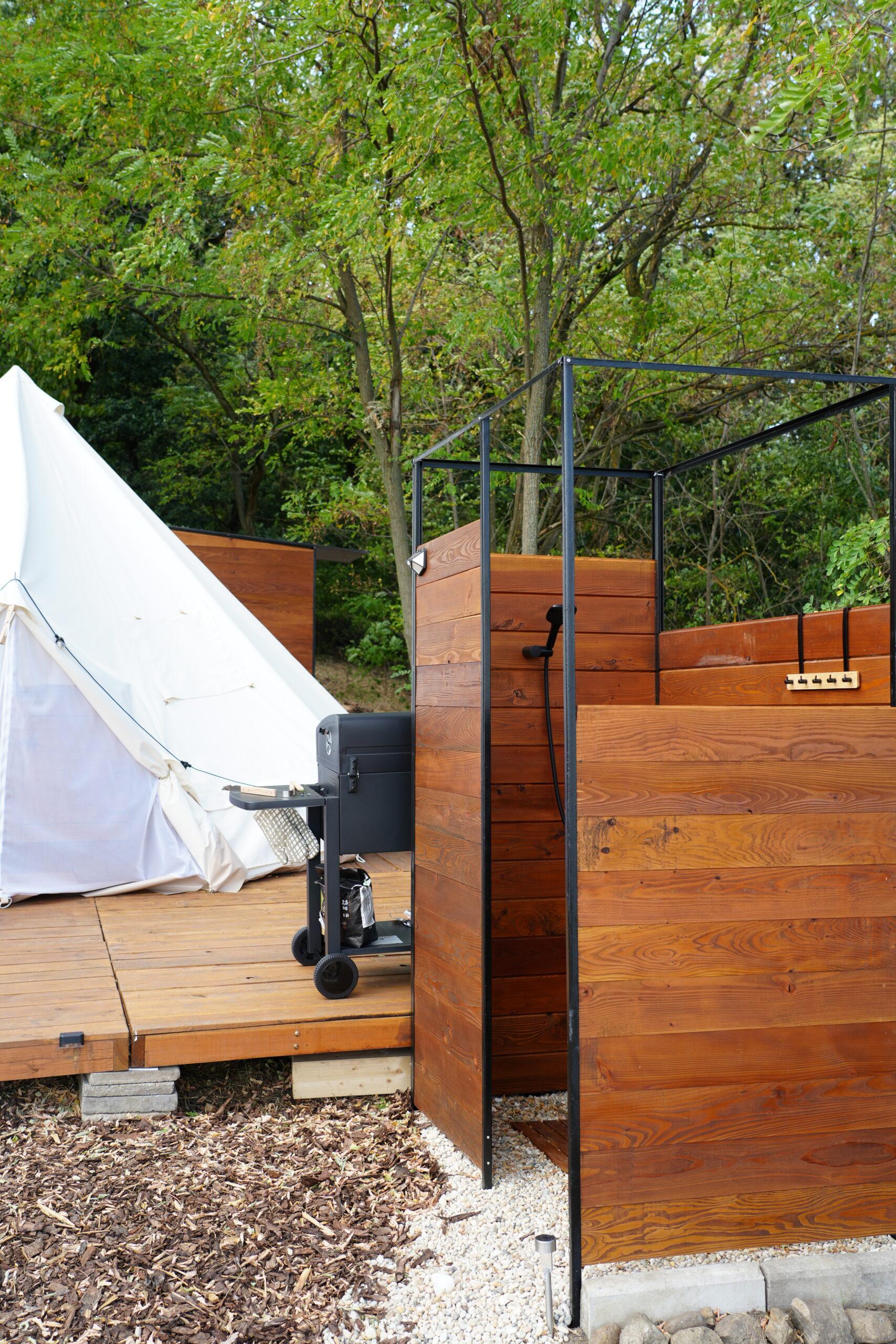 Venkovní sprcha s výhledem